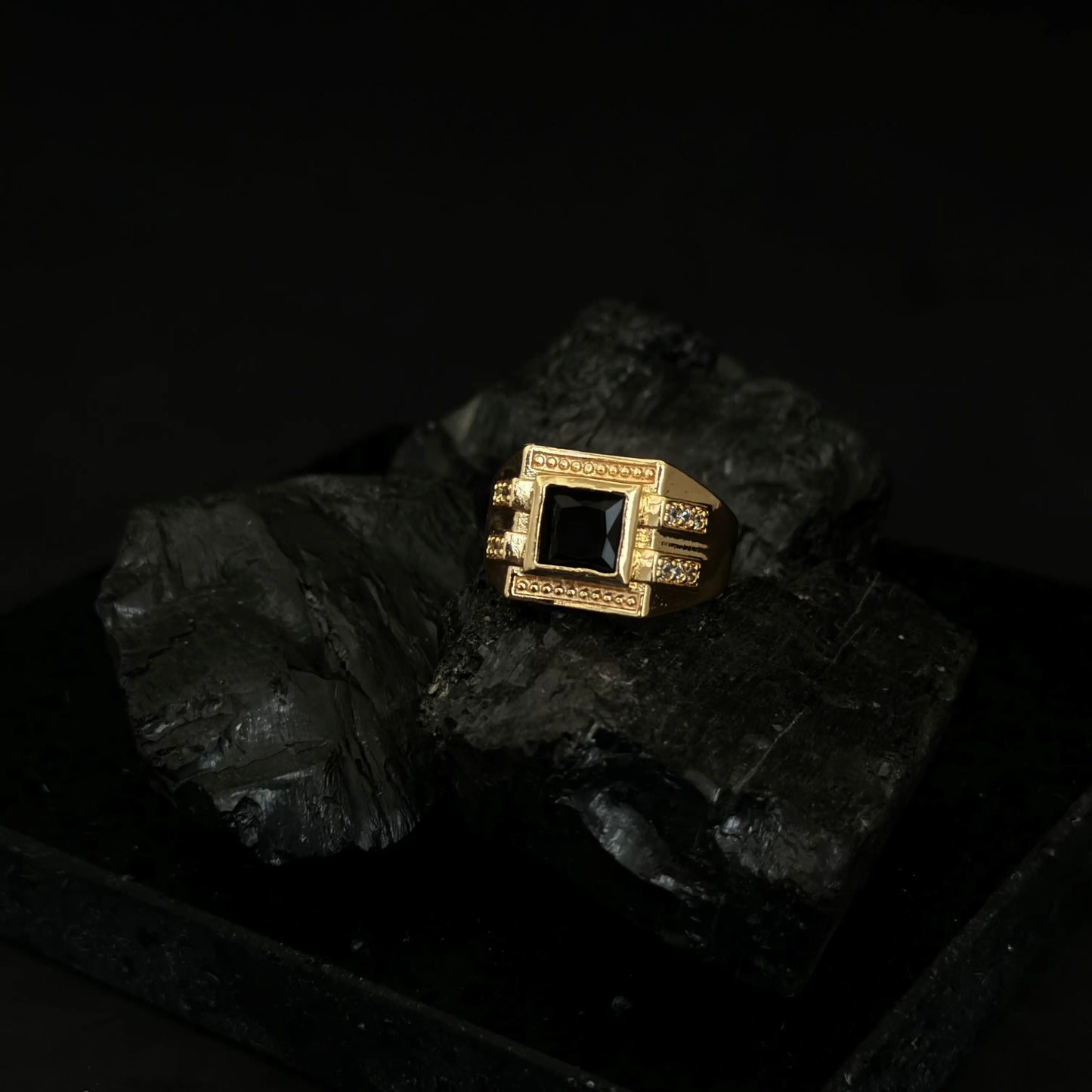 Anillo De Caballero Con Diseño de Cuadrado Con Cristal Negro + Envío Gratis