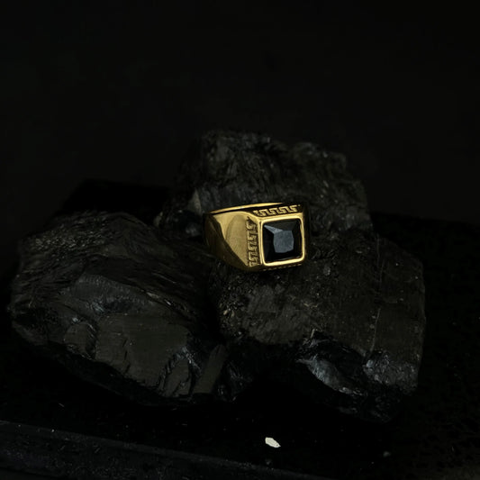 Anillo De Caballero Con Diseño De Grabados Grecos Y Cristal Negro + Envío Gratis